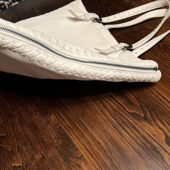 Bottega Veneta Intrecciato Leather Expandable Tote - Picture 3 of 16